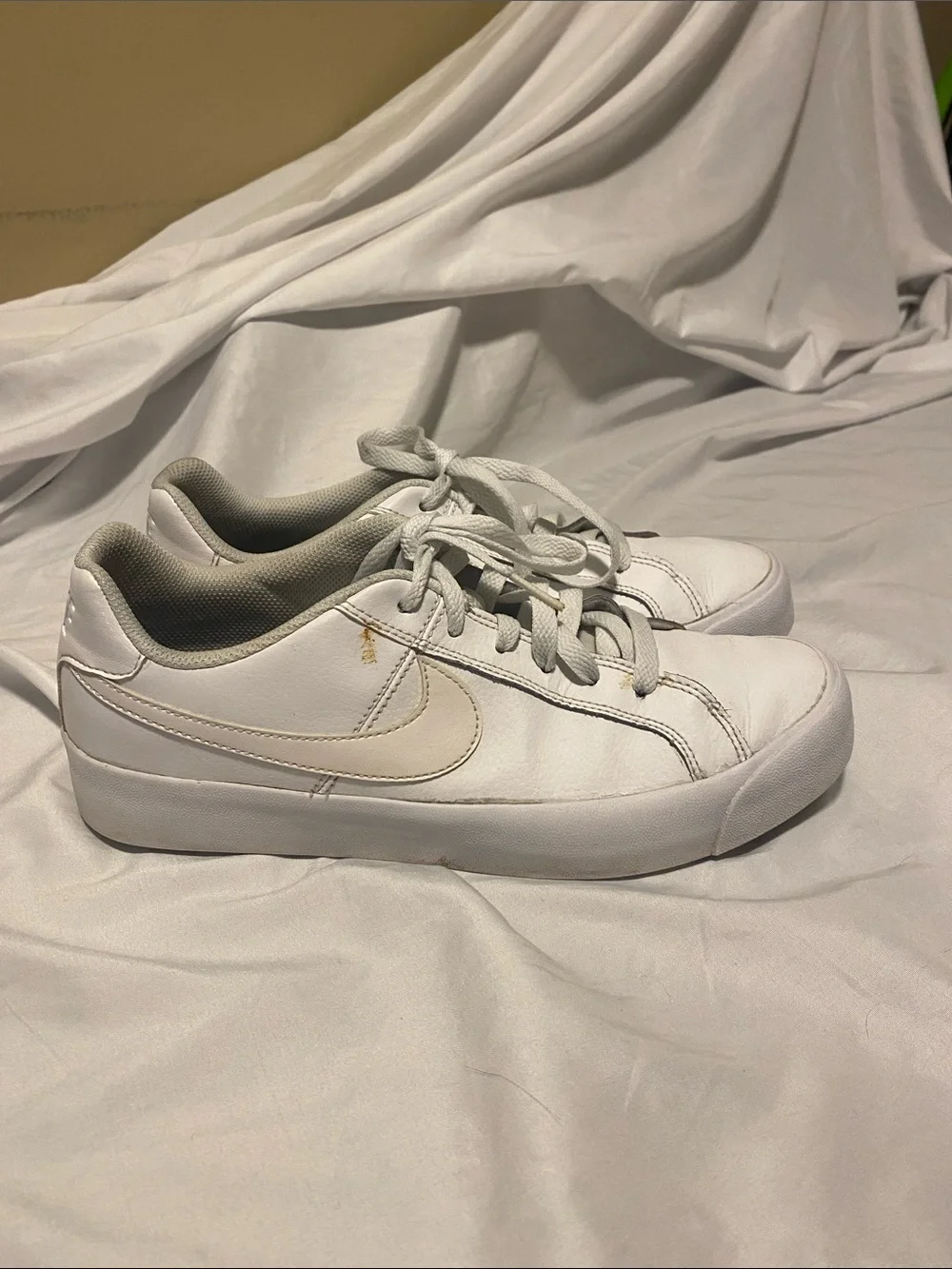 Nike Men's White Low-Top Leather Sneakers